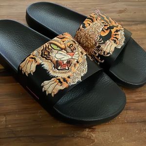 NEW DSquared2 Slides M Size 10